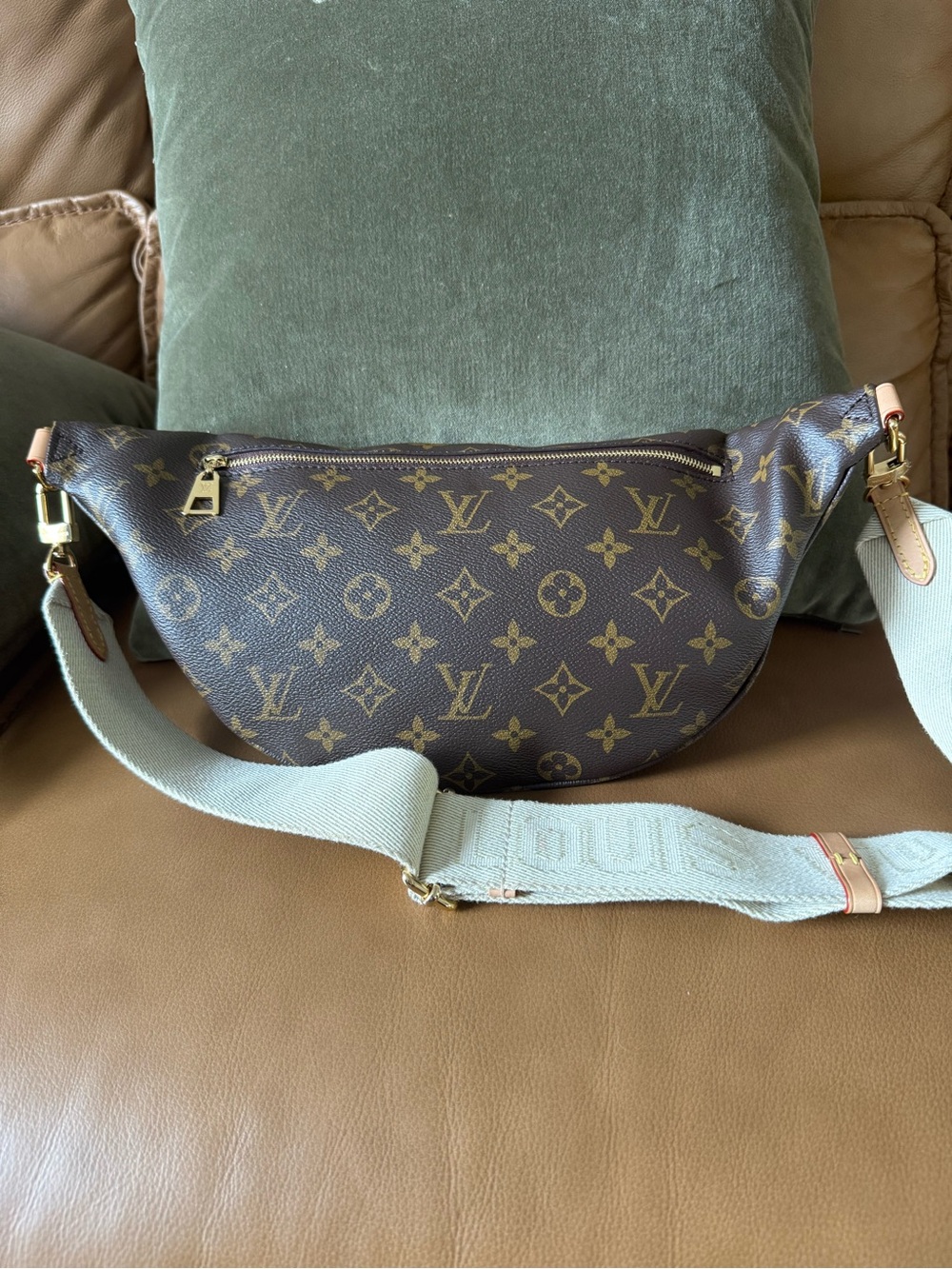 Louis Vuitton Monogram High rise bumbag - Picture 5 of 16